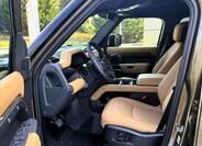Land Rover Defender 9