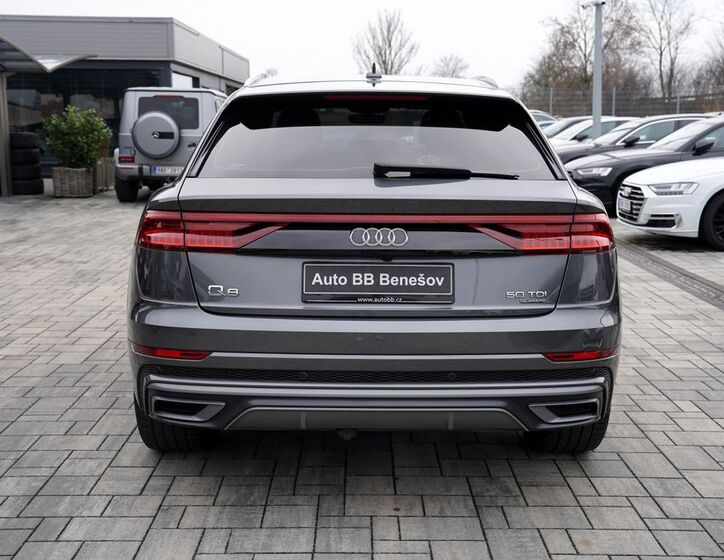 Audi Q8 5