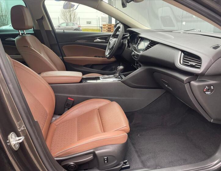 Opel Insignia 9