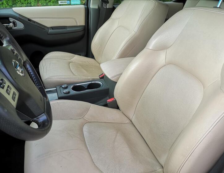 Nissan Pathfinder 7