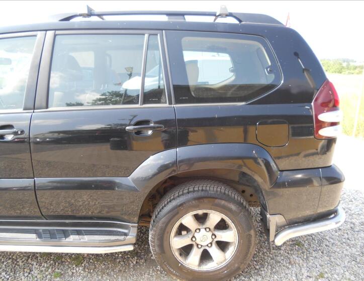 Toyota Land Cruiser 9