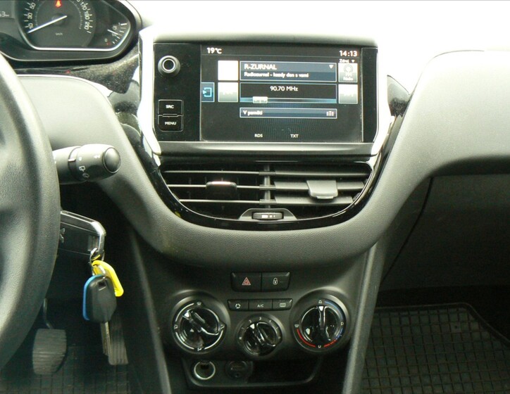 Peugeot 208 12