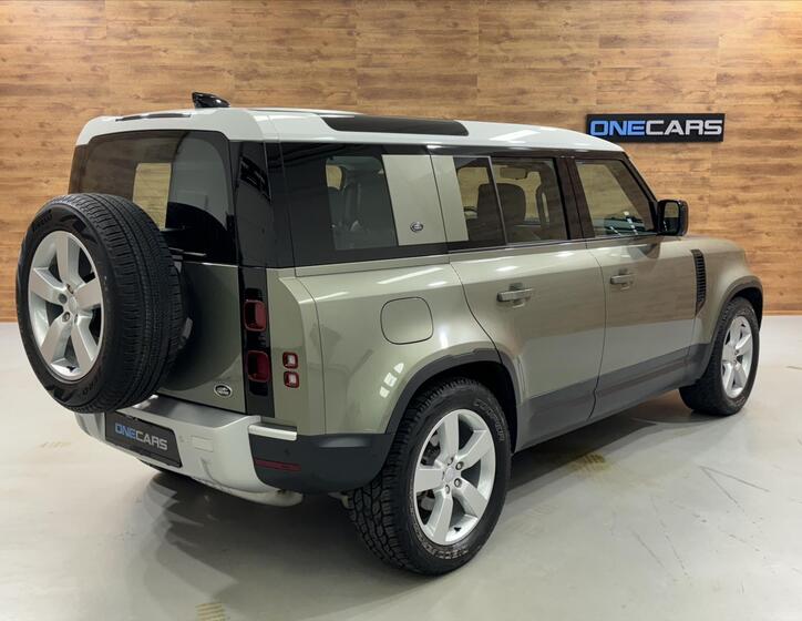 Land Rover Defender 3