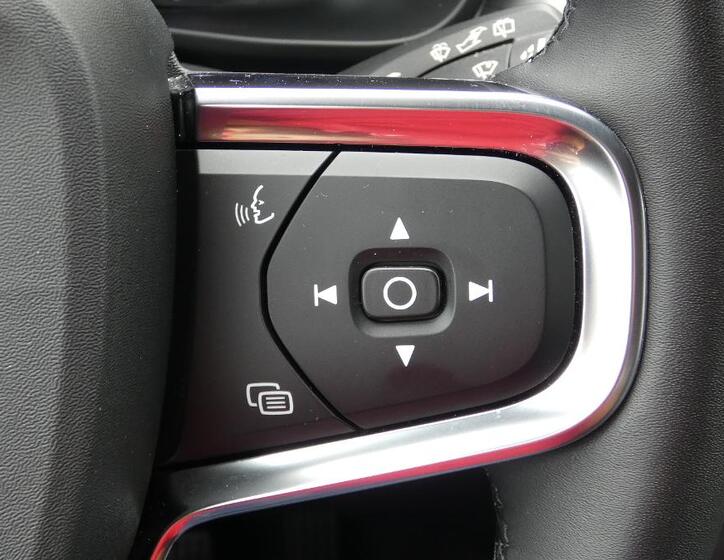 Volvo XC40 12