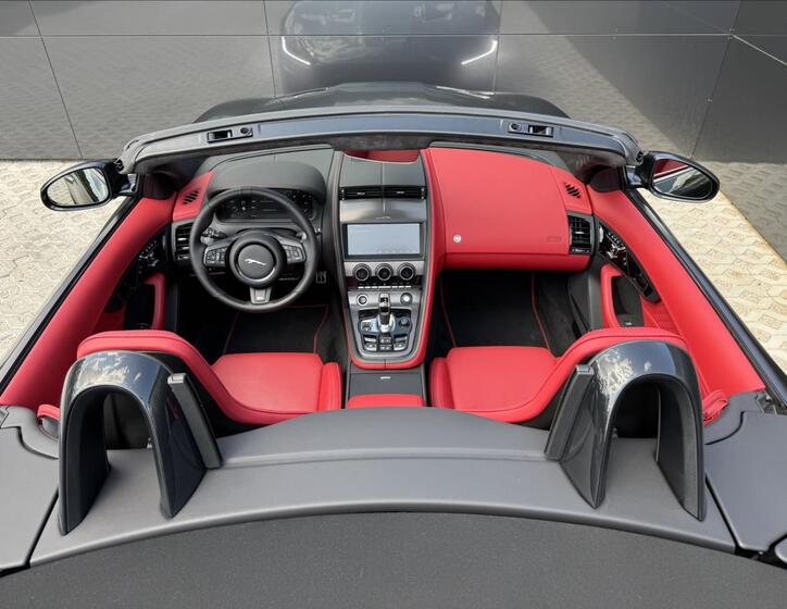 Jaguar F-Type 17
