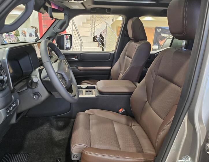 Toyota Land Cruiser 4
