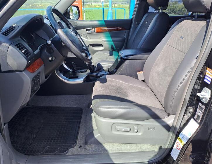 Toyota Land Cruiser 5