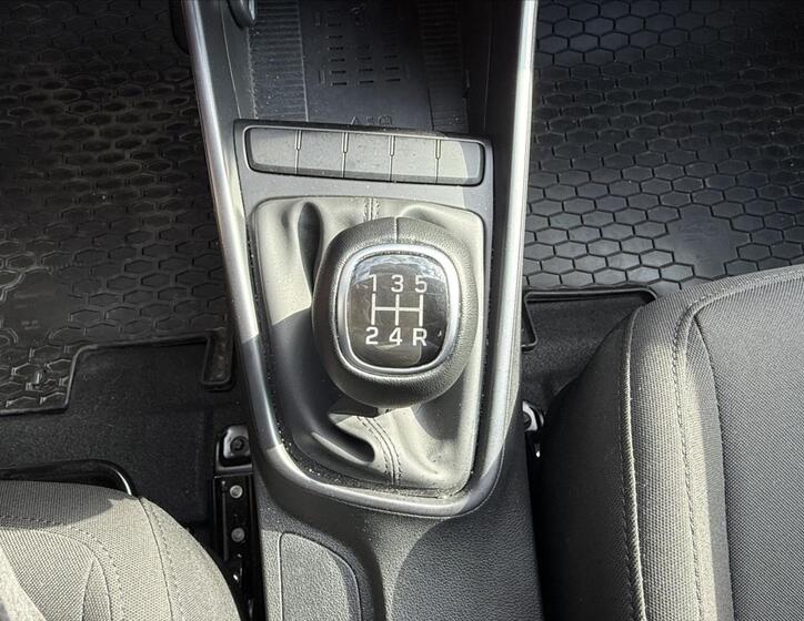 Hyundai i20 16