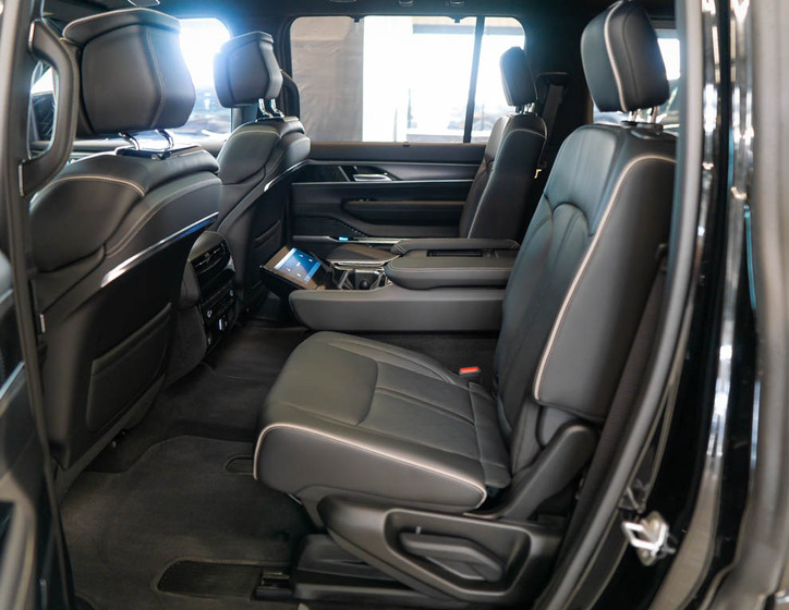 Jeep Grand Wagoneer 40