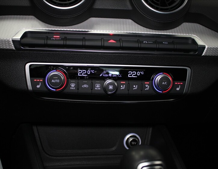 Audi Q2 14