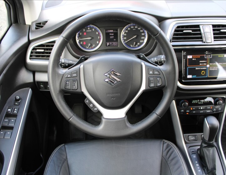 Suzuki SX4 S-Cross 10