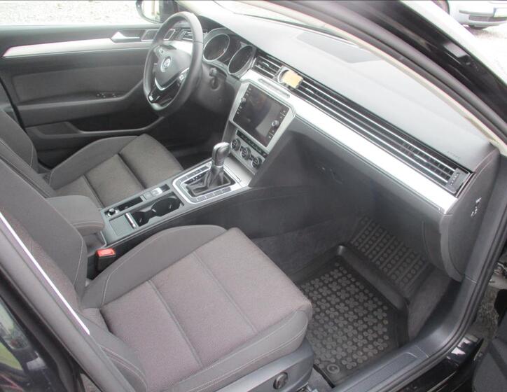 Volkswagen Passat 9