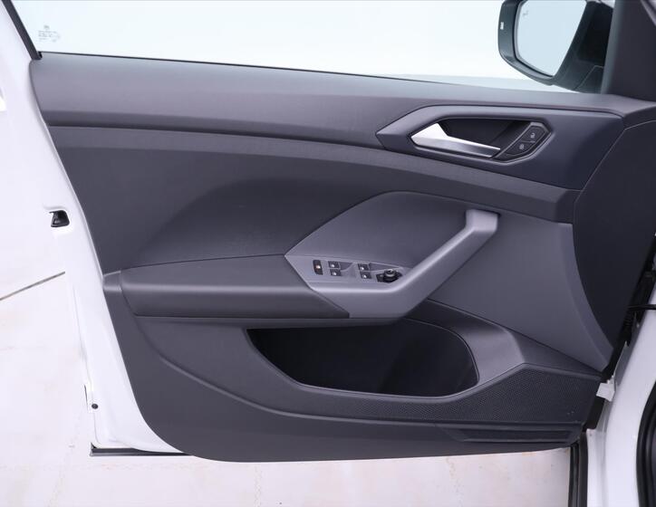 Volkswagen T-Cross 11