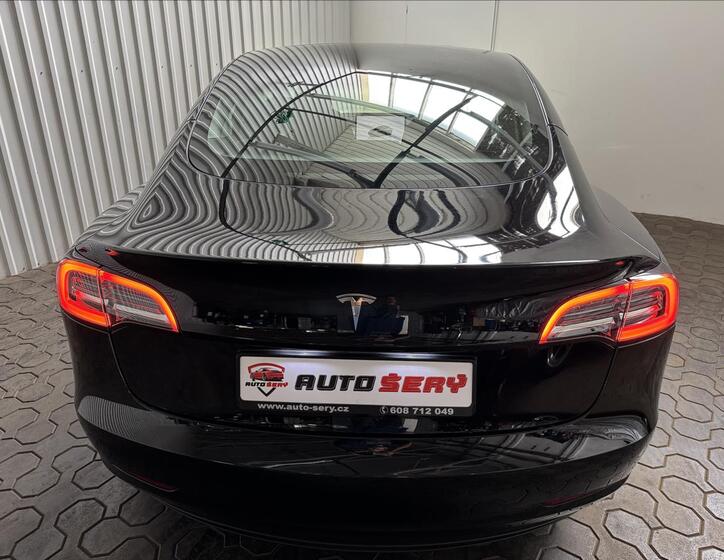 Tesla Model 3 7