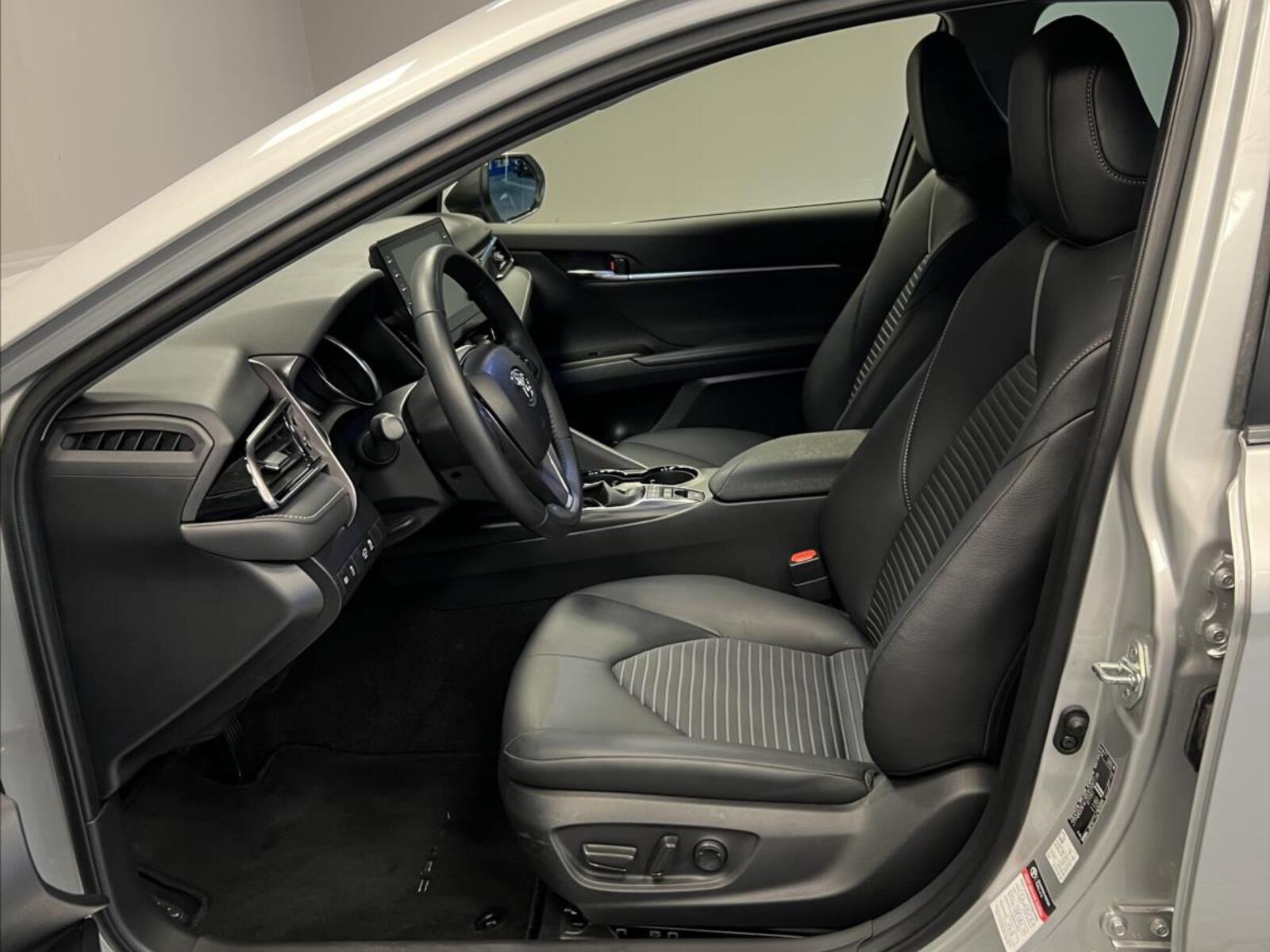 Toyota Camry 6