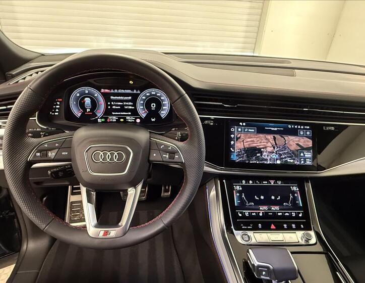 Audi Q8 8