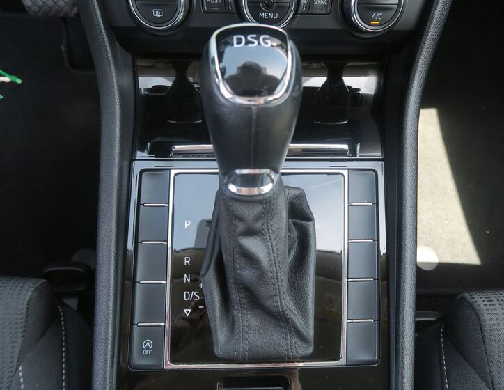 Škoda Superb 18