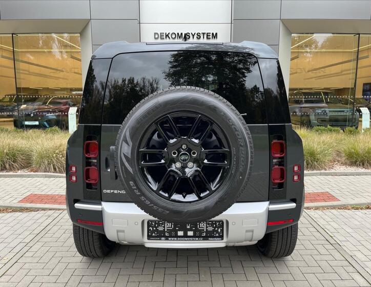 Land Rover Defender 7