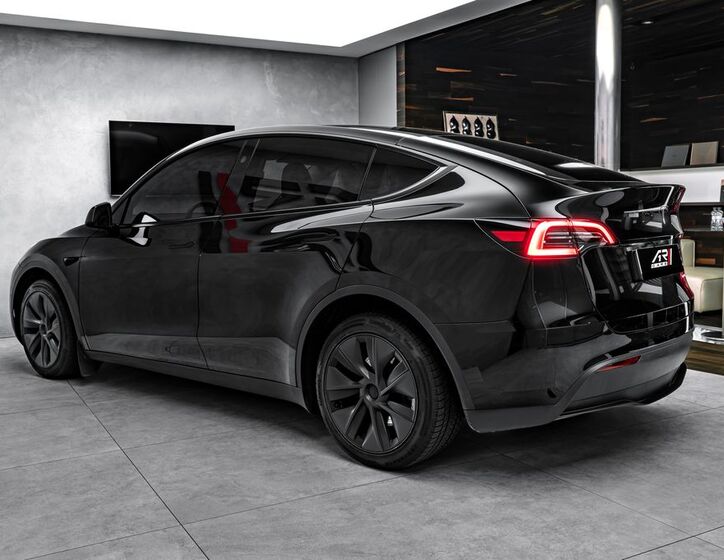 Tesla Model Y 7