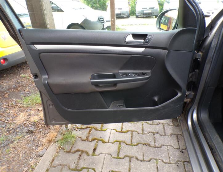 Volkswagen Golf 16