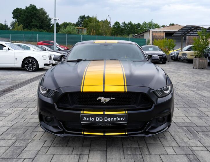 Ford Mustang 1