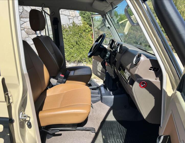 Toyota Land Cruiser 12