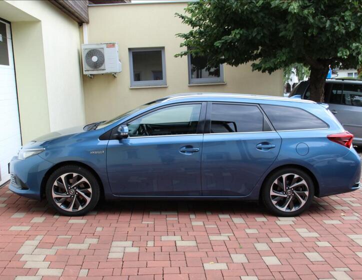 Toyota Auris 11