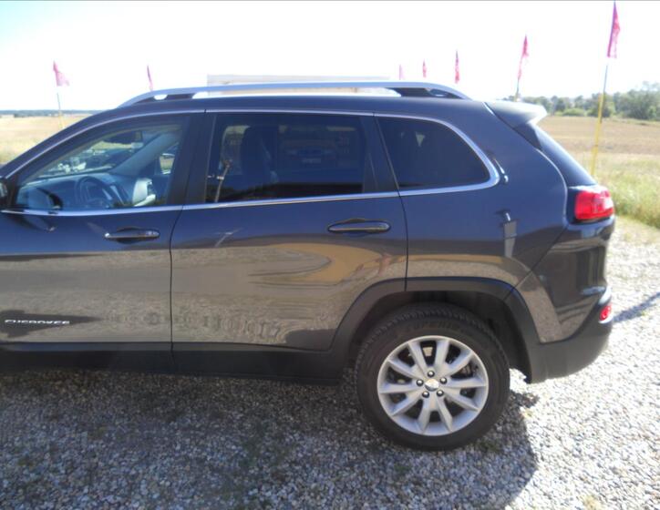 Jeep Cherokee 9