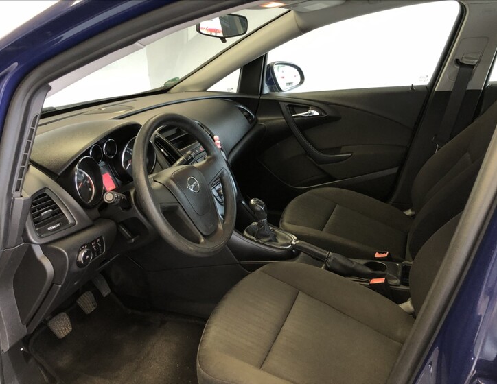 Opel Astra 9