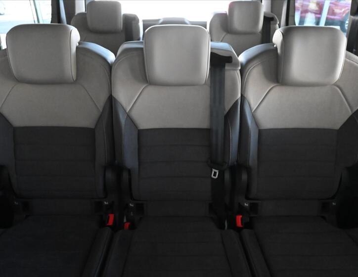 Volkswagen Multivan 28