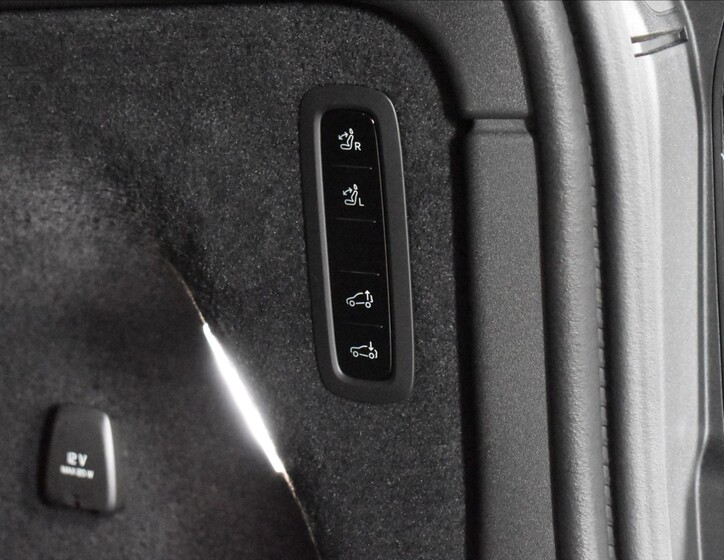 Volvo EX90 13