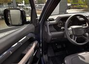 Land Rover Defender 5