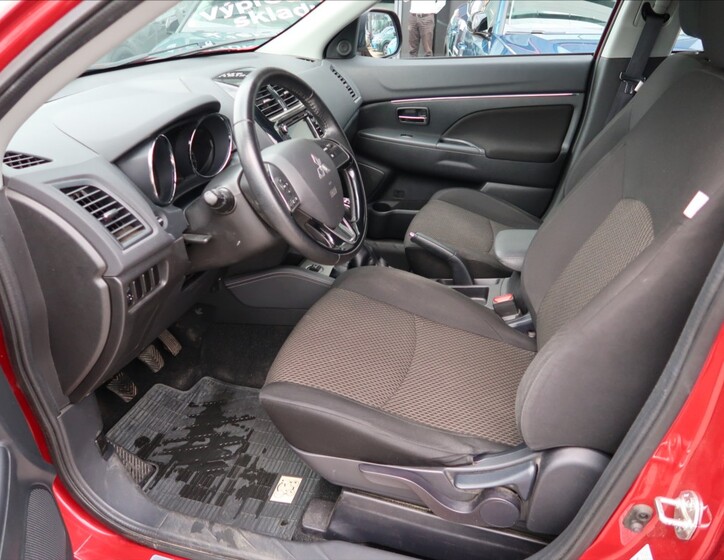 Mitsubishi ASX 8