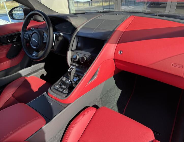 Jaguar F-Type 13