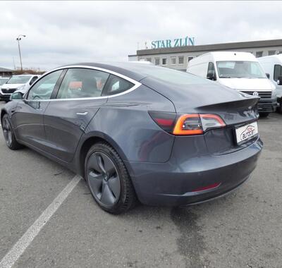 Tesla Model 3 4
