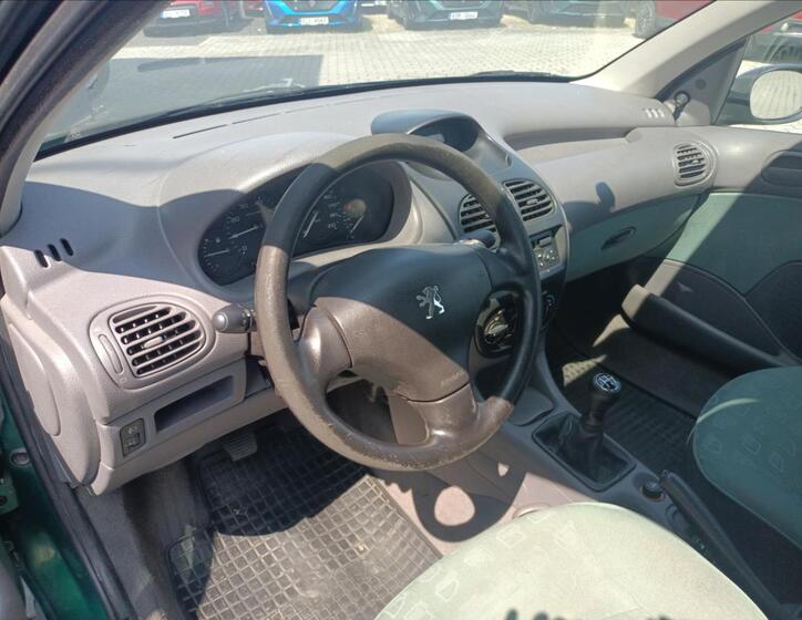 Peugeot 206 13
