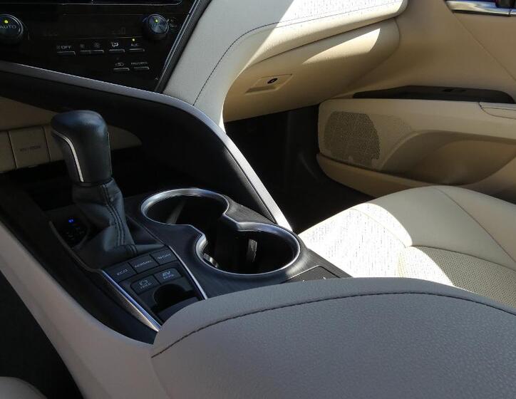 Toyota Camry 6