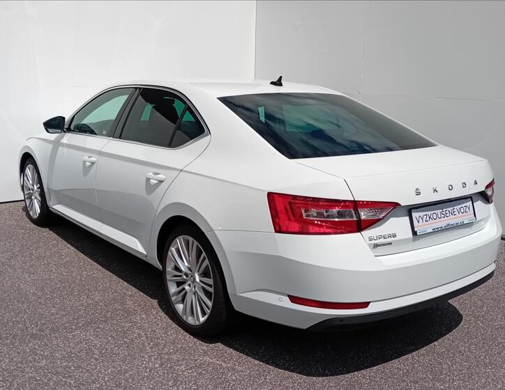 Škoda Superb 9