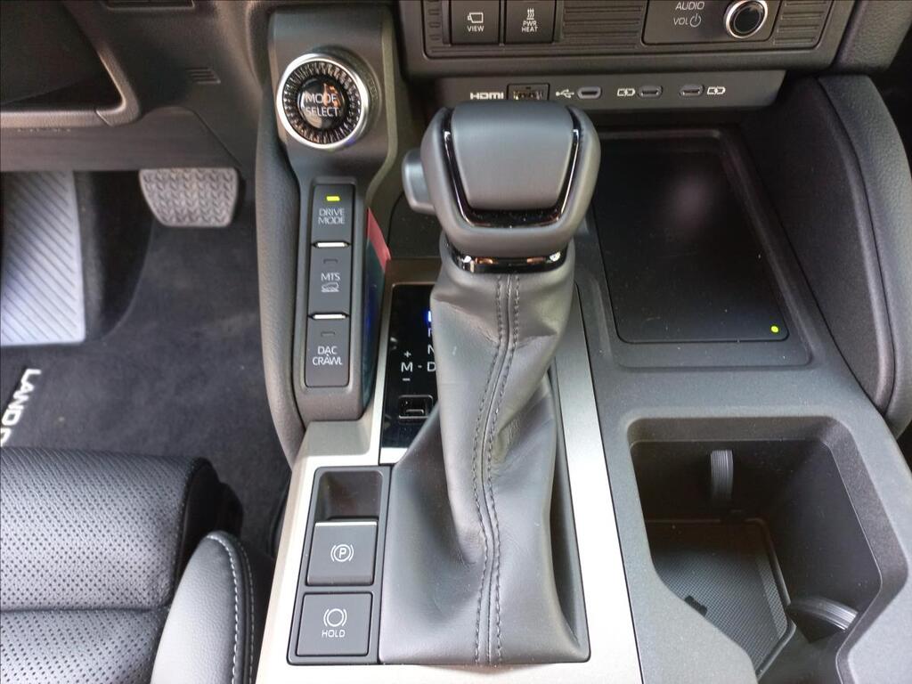 Toyota Land Cruiser 21