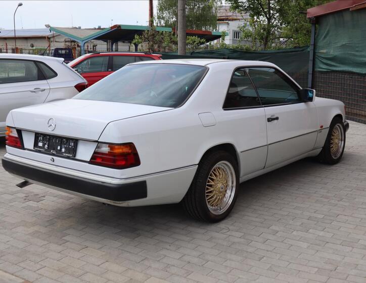 Mercedes-Benz 200 6