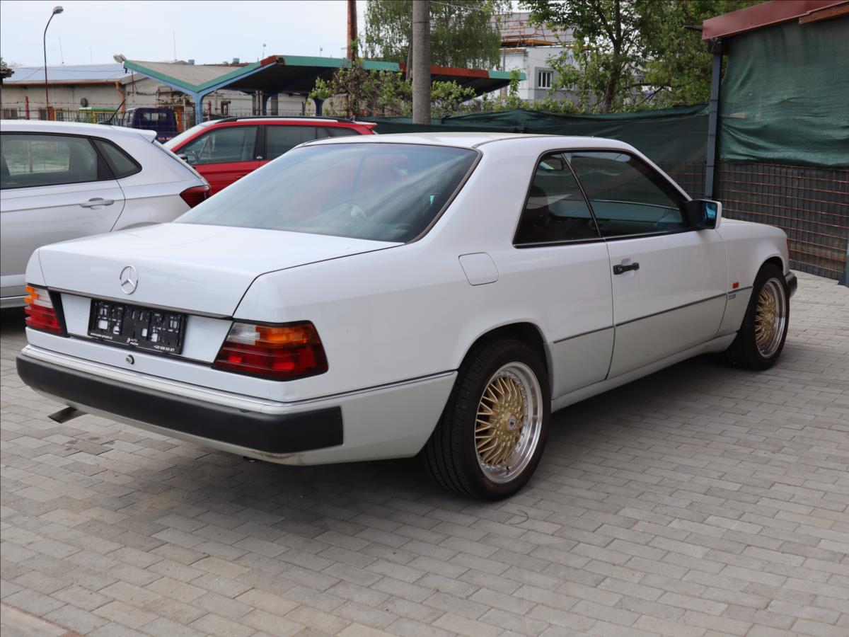 Mercedes-Benz 200