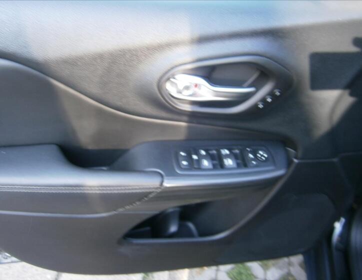 Jeep Cherokee 11