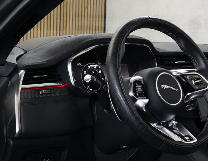 Jaguar F-Pace 20