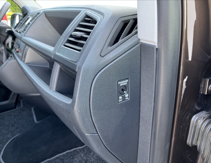 Volkswagen Caravelle 49