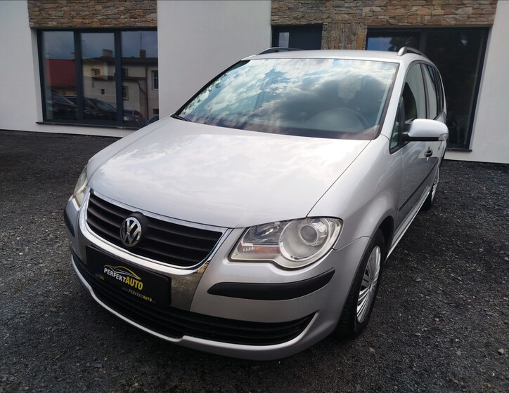 Volkswagen Touran 1