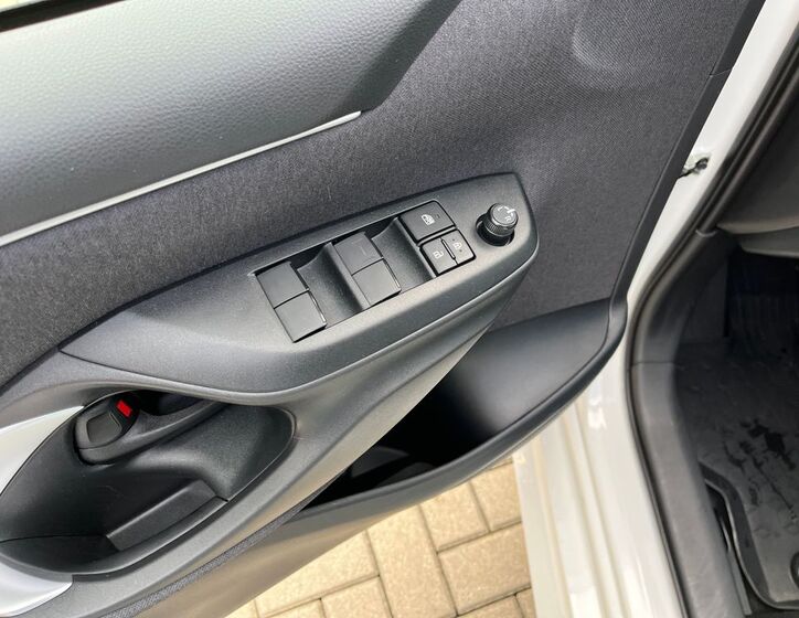 Toyota Yaris 12