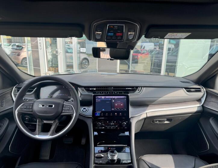 Jeep Grand Cherokee 12