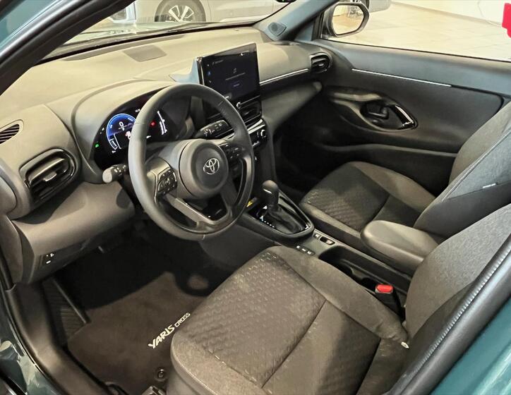 Toyota Yaris Cross 8