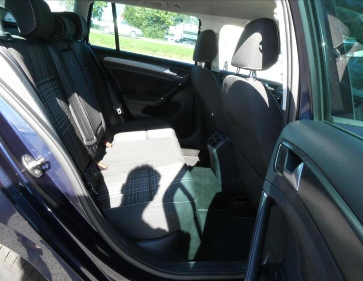 Volkswagen Golf 29