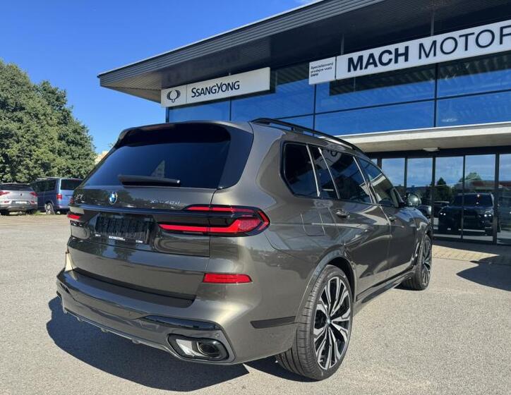 BMW X7 11